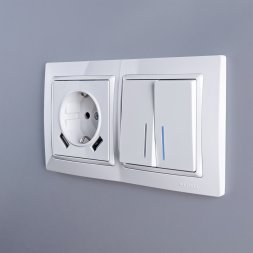Розетка с заземлением, шторками и USBх2 (белая) W1171501 Werkel 732844